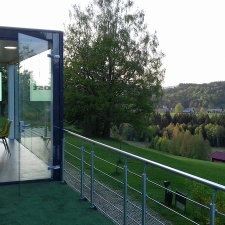 Glascontainer für die Post-Hauptversammlung