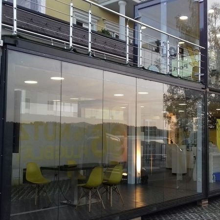 Glascontainer für die Post-Hauptversammlung