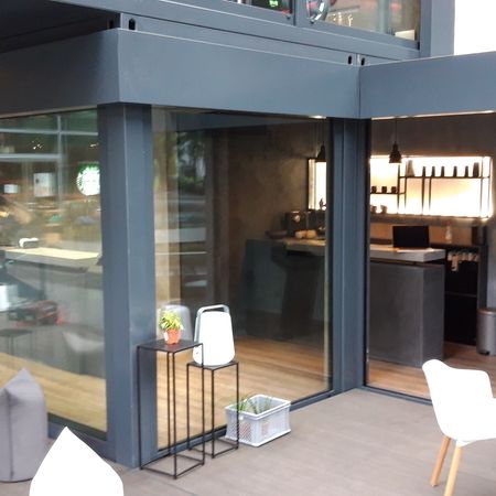 Glascontaineranlage für BMW