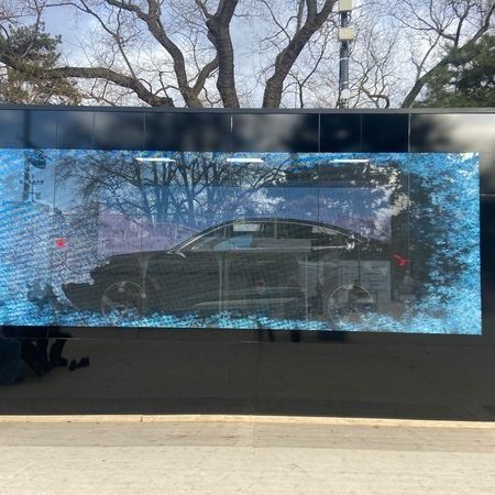 Container mit Glas für Audi
