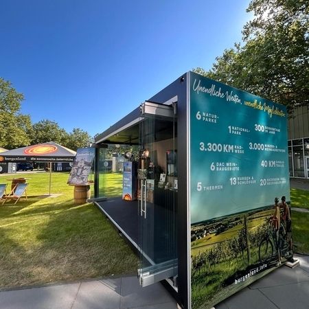Container mit Glas für den Burgenlandtourismus