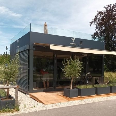 Promotioncontainer mit Markise und Dachterrasse